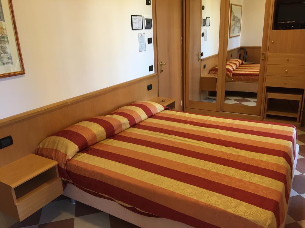 Hotel Fiorella Senigallia Cameră foto