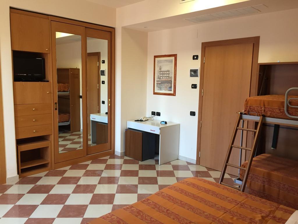 Hotel Fiorella Senigallia Cameră foto